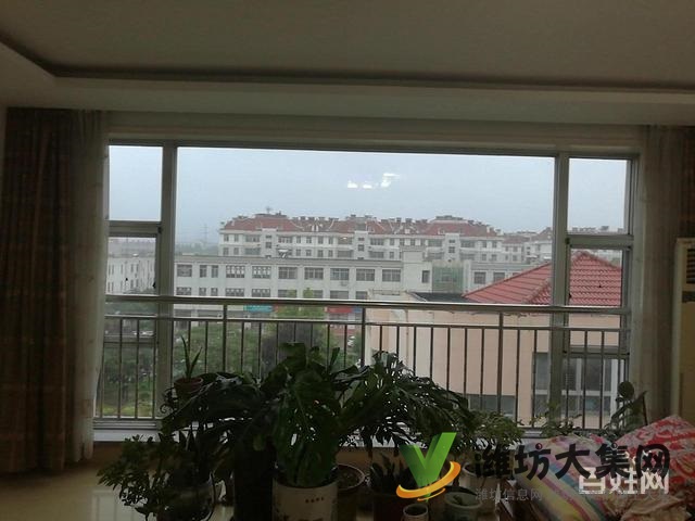 房緊鄰幼兒園小學(xué)