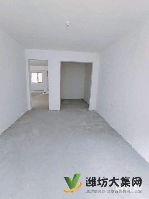 玫瑰公館一樓帶大院！送城市會客廳！三居，更名貸款，